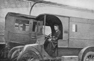 Marie Curie en una unidad móvil de rayos X / CC